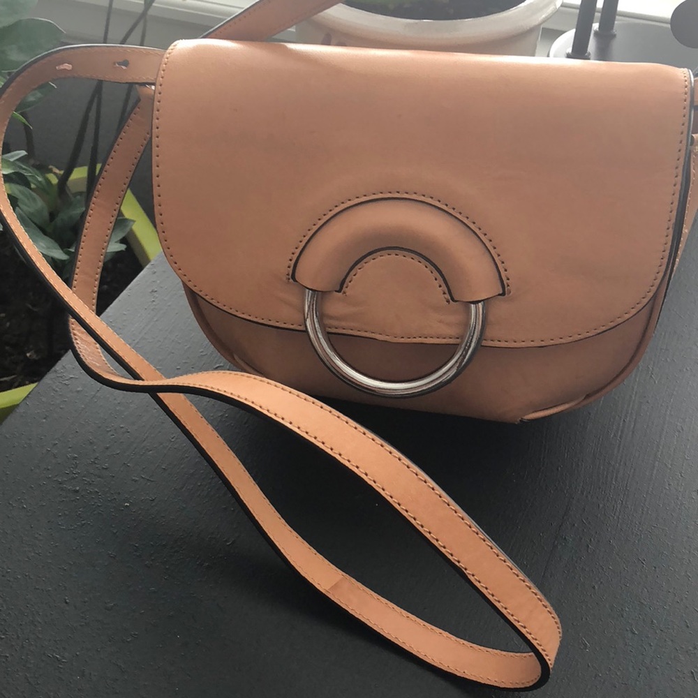 Banana Republic pure crosses the body